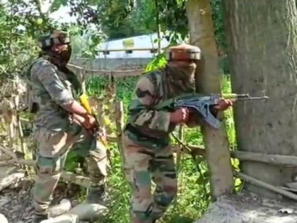Third terrorist surrender after kulgaum encounter where two terrorist died in jammu kashmir | जम्मू-कश्मीर: कुलगाम मुठभेड़ में लश्कर के तीसरे आतंकी ने किया सरेंडर, दो पहले ही हुए ढेर