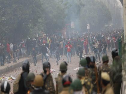 Jafrabad Protests: 21 Students Get Stranded in School for Two Hours | CAA विरोध: दिल्ली के सीलमपुर में प्रदर्शन के दौरान बस चालक की सूझ बूझ के चलते सुरक्षित घर पहुंचे स्कूली छात्र Jafrabad Protests: 21 Students Get Stranded in School for Two Hours | CAA विरोध: दिल्ली के सीलमपुर में प्रदर्शन के दौरान बस चालक की सूझ बूझ के चलते सुरक्षित घर पहुंचे स्कूली छात्र