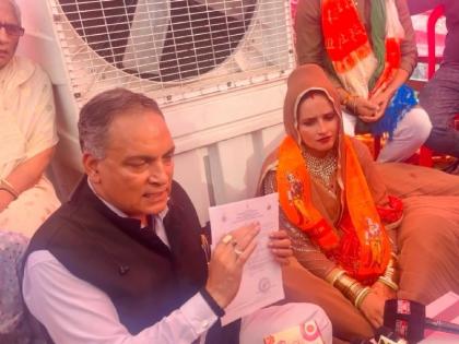 Seema Haider and Sachin named her daughter Bharti meena Fans were happy after watching the video | सीमा हैदर ने किया बेटी का नामकरण, इस नाम से जानी जाएगी सचिन की बेटी; वीडियो देख फैन्स हुए खुश