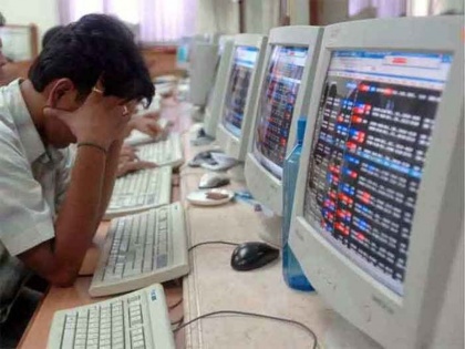 stock market crashed Sensex fell 1000 points investors lost Rs 4 lakh crore | सेंसेक्स के 1,000 अंक गिरने से शेयर मार्केट में मचा हाहाकार, निवेशकों को एक झटके में 4 लाख करोड़ का नुकसान