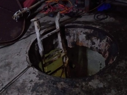 Gujarat: Seven people including four sanitation workers cleaning a hotel's septic tank have died | गुजरातः होटल का सेप्टिक टैंक साफ करने उतरे सात मजदूरों की दम घुटने से मौत