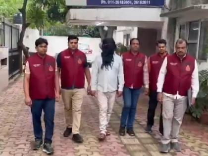 Delhi Police arrested serial killer who was Hunted Cab Drivers & Sold Their Cars In Nepal Arrested After 24 Years On The Run | कैब ड्राइवर को बनाता था शिकार, बेरहमी से करता था कत्ल..., दिल्ली पुलिस ने 24 सालों से फरार सीरियल किलर को किया गिरफ्तार Delhi Police arrested serial killer who was Hunted Cab Drivers & Sold Their Cars In Nepal Arrested After 24 Years On The Run | कैब ड्राइवर को बनाता था शिकार, बेरहमी से करता था कत्ल..., दिल्ली पुलिस ने 24 सालों से फरार सीरियल किलर को किया गिरफ्तार