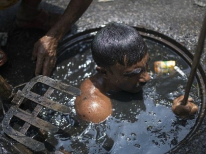 Ghaziabad: Five sanitation workers died while cleaning a sewer in Nandgram area | गाजियाबादः सीवर सफाई के दौरान पांच मजदूरों की दम घुटने से मौत