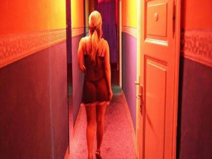 Dirty business was going on in 'Chaat', 2 couples were found in objectionable condition, the hotel was demolished by JCB | ‘चाहत’ में चल रहा था गंदा धंधा, 2 जोड़े मिले आपत्तिजनक हालत में, जेसीबी से होटल को किया गया जमींदोज