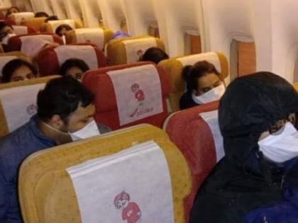 Coronavirus: Air India aircraft returned from China carrying 423 Indians, all will be accommodated in Chawla and Manesar camp for 2 weeks | Coronavirus: 324 भारतीयों को लेकर चीन से देश लौटा एअर इंडिया विमान, 2 सप्ताह तक रखी जाएगी नजर