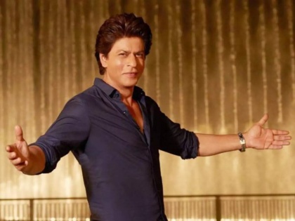 Shah Rukh Khan touched Amitabh Bachchan's feet at the film festival fans are applauding like anything | फिल्म फेस्टिवल में शाहरुख खान ने छुए अमिताभ बच्चन के पैर, वाहवाही करते नहीं थक रहे फैंस