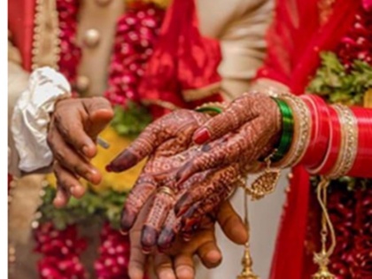 UP Azamgarh Muslim family offers home for Hindu girl marriage set a new example | मुस्लिम परिवार ने हॉल बुक न कर पाने वाली हिंदू लड़की की शादी के लिए दिया अपना घर, उपहार में दी सोने की चेन, पेश की नई मिसाल