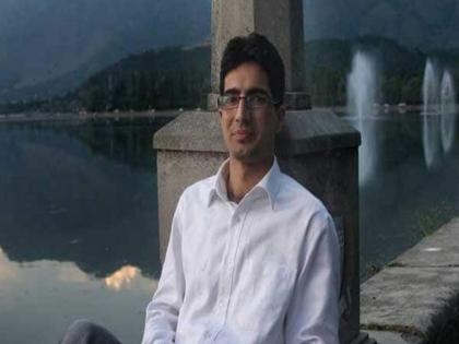 IAS Topper Shah Faesal Resigns to Protest Unabated Killings in Kashmir and Will Join Politics | जम्मू-कश्मीरः 2010 के टॉपर IAS अधिकारी ने इस्तीफा देकर चुनाव लड़ने का लिया फैसला, ये है बड़ी वजह IAS Topper Shah Faesal Resigns to Protest Unabated Killings in Kashmir and Will Join Politics | जम्मू-कश्मीरः 2010 के टॉपर IAS अधिकारी ने इस्तीफा देकर चुनाव लड़ने का लिया फैसला, ये है बड़ी वजह