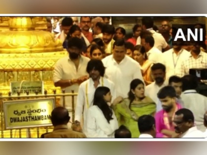 Shahrukh Khan came to visit Tirupati before the release of Jawaan daughter Suhana and Nayanthara were also present | 'जवान' की रिलीज से पहले तिरुपति दर्शन करने पहुंचे शाहरुख खान, बेटी सुहाना और नयनतारा भी रहीं मौजूद