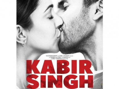 kiara advani tap the shoulder of shahid kapoor on every kissing scene in kabir singh | 'कबीर सिंह' के सेट पर हर किसिंग सीन के बाद शाहिद कपूर के कंधे पर हाथ मारती थी कियारा अडवानी, ये थी बड़ी वजह