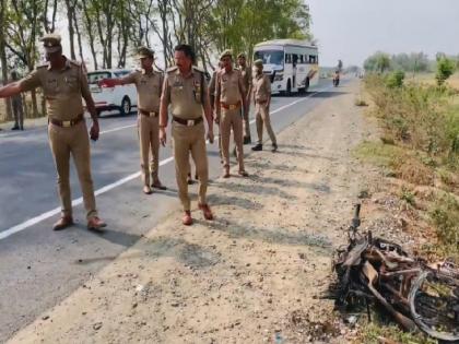 Shahjahanpur Uttar Pradesh Six people died in fierce collision between motorcycle and car | Shahjahanpur Road Accident: भीषण सड़क हादसा, कार और बाइक के बीच टक्कर; 6 लोगों की मौत Shahjahanpur Uttar Pradesh Six people died in fierce collision between motorcycle and car | Shahjahanpur Road Accident: भीषण सड़क हादसा, कार और बाइक के बीच टक्कर; 6 लोगों की मौत