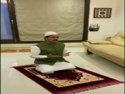 #21DayLockdown BJP leader Shahnawaz Hussain offers Friday prayers at his residence | #21DayLockdown: भाजपा नेता शहनवाज हुसैन ने घर से अदा की जुमे की नमाज, कोरोना वायरस के चलते इमामों ने की थी घर पर रहने की अपील