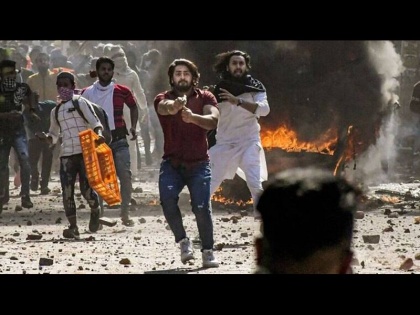 delhi-riots-court-frames-charges-against-shahrukh-pathan and others | दिल्ली दंगा: पुलिस पर बंदूक तानने वाले शख्स पर कोर्ट ने दंगा और हत्या के प्रयास का आरोप तय किया