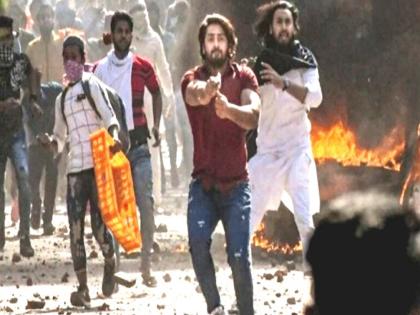 delhi police gets another breakthrough in delhi violence pistol recovered from shahrukh s house | दिल्ली हिंसाः दहशतगर्द शाहरुख ने पुलिस के सामने उगले अपराध, बताया कहां से मंगवाया था दंगा भड़काने के लिए हथियार