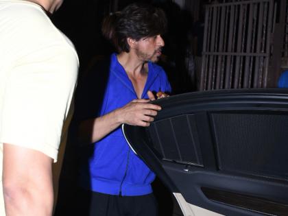 Shah rukh Khan reached Vaishno Devi temple after Umrah in Mecca video viral on social media | मक्का में उमराह के बाद वैष्णो देवी मंदिर पहुंचे शाहरुख खान, सोशल मीडिया पर वीडियो हुआ वायरल