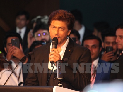 Shahrukh Khan says on news of signings a new film | शाहरुख खान ने अपने खिलाफ फेक न्यूज फैलाने वालों को लगाई लताड़, ट्वीट पर कसा तंज
