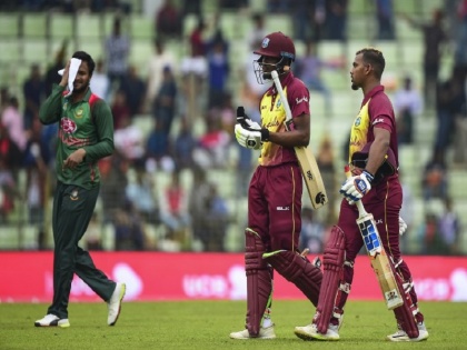 bangladesh shakib al hasan fined for shouting at umpire in t20 match against west indies | वाइड नहीं दिये जाने से अंपायर पर चिल्लाने लगा बांग्लादेश का ये खिलाड़ी, आईसीसी ने सुनाई सजा