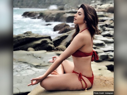 shama sikander hot bikini goes viral | व्हाइट बिकिनी में शमा सिकंदर ने बिखेरे हुस्न के जल्वे, देखें सेक्सी अवतार