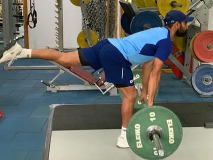 Mohammed Shami gearing up for challenges as pacer sweats out in gym ahead of Australia series | Video: नई चुनौतियों की तैयारी में जुटे मोहम्मद शमी, क्रिकेट से ब्रेक के दौरान कर रहे हैं कड़ी मेहनत