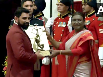 Mohammed Shami received the Arjuna Award from President Droupadi Murmu at the National Sports Awards | Arjuna Award: शमी सहित 16 अन्य खिलाड़ियों को राष्ट्रपति द्रौपदी मुर्मू ने दिया अर्जुन पुरस्कार, देखें वीडियो