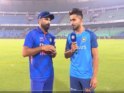 When Umran Malik asked Shami the secret of being happy during the match, see what Shami replied | Video: शमी से जब उमरान मलिक ने पूछा मैच के दौरान खुश रहने का राज, तो देखें शमी ने क्या दिया जवाब