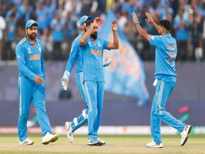 IND vs NZ Mohammed Shami, playing the first match of World Cup 2023, did wonders, took 5 wickets | IND vs NZ: विश्वकप 2023 का पहला मुकाबला खेल रहे मोहम्मद शमी का कमाल, न्यूजीलैंड के खिलाफ झटके 5 विकेट
