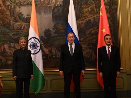 Shanghai Cooperation Organization Trilateral talks in Moscow, Foreign Ministers of Russia, India and China meet, talks on many issues | शंघाई सहयोग संगठनः मास्को में त्रिपक्षीय वार्ता, रूस, भारत और चीन के विदेश मंत्रियों ने की मुलाकात, कई मुद्दों पर बातचीत