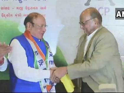 Former Chief Minister of Gujarat Shankersinh Vaghela joins Nationalist Congress Party (NCP) | गुजरात के पूर्व सीएम शंकरसिंह वाघेला NCP में शामिल, शरद पवार भी मंच पर मौजूद 