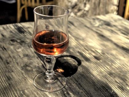 Health Benefits of drinking one glass of alcohol daily revealed in survey | ऑफिस के बाद एक पेग अल्कोहल आपके दिमाग के लिए है सही: रिसर्च