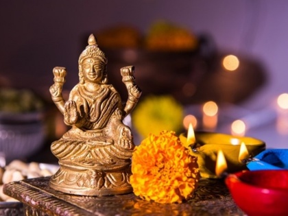 Sharad Purnima 2018: Know the date history and its significance and puja-vidhi | शरद पूर्णिमा 2018 : धन की प्राप्ति और आरोग्य जीवन के लिए इस खास मंत्र से करें मां लक्ष्मी की पूजा