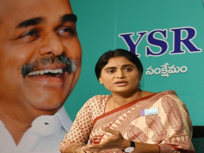 Andhra Pradesh Chief Minister Jagan Mohan Reddy's sister YS Sharmila will merge YSR Telangana Party with Congress today | वाईएस शर्मिला आज वाईएसआर तेलंगाना पार्टी का कांग्रेस में करेंगी विलय, जगन मोहन रेड्डी के लिए भारी चुनौती