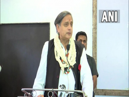 Congress President poll Elections Shashi Tharoor says he represents change in Congress leader like Mallikarjun Kharge can't bring about | Congress President Poll: बदलाव नहीं ला सकते खड़गे, थरूर ने कहा-गांधी परिवार और कांग्रेस डीएनए एक, जानें बड़ी बातें
