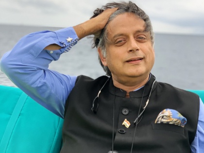 Shashi Tharoor's 'kerfuffle' tweet on holiday photos creates fuss on social media | शशि थरूर ने हॉलीडे की तस्वीर शेयर कर लिखी ऐसी बात कि हो गये ट्रोल, लोगों ने कहा- हम डिक्शनरी लेकर नहीं बैठते हैं 