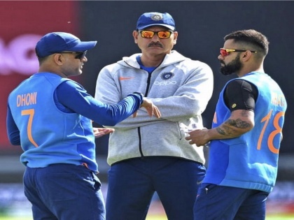 ICC World Cup 2019: Ravi Shastri shares pic with MS Dhoni, Virat Kohli, call them Champions | CWC 2019: रवि शास्त्री ने कोहली-धोनी के साथ शेयर की तस्वीर, बताया दोनों में है क्या 'अंतर' और 'समानता'