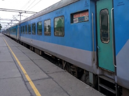 Railways announced, Shatabdi trains passengers will now get only half a liter water | रेलवे ने की घोषणा, शताब्दी ट्रेनों के यात्रियों को अब एक की जगह केवल आधा लीटर पानी ही मिलेगा