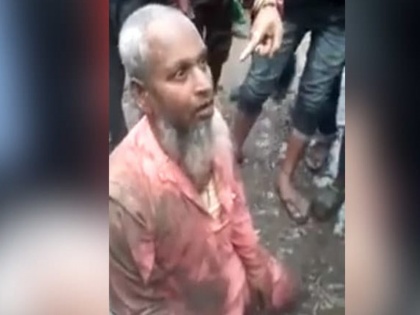 Assam: Mob thrashes Muslim man for selling beef | असमः गोमांस बेचने के शक में मुस्लिम बुजुर्ग को पीटने का मामला आया सामने, असदुद्दीन ओवैसी ने जताई नाराजगी 