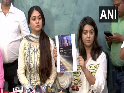 Tunisha Sharma death terrible relations Sanjeev Kaushal & her mother Vanita Sheezan's sister claims picture in Hijab shoot | Tunisha Sharma death: तुनिषा की मां और संजीव कौशल का क्या संबंध है!, शीजान की बहन ने लगाए आरोप, जानें
