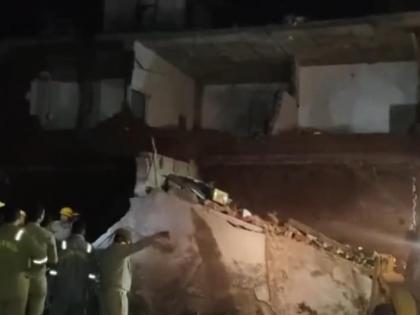 Firecracker Blast in Shikohabad 5 Dead 11 Injured Roof Collapses warehouse-factory 2 children and 1 woman watch horrifying video see | Firecracker Blast in Shikohabad: पटाखा गोदाम-फैक्ट्री में विस्फोट, उड़े चिथड़े-चिथड़े, 2 बच्चों और 1 महिला सहित 5 की मौत, 11 घायल, देखें भयावह वीडियो