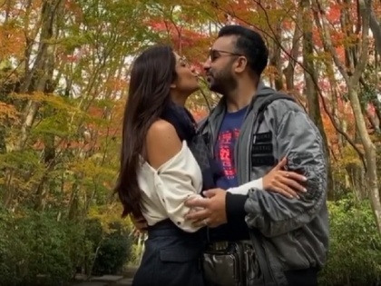 Shilpa Shetty kisses husband Raj Kundra on lips at marriage anniversary, Video Viral | मैरिज एनिवर्सरी पर शिल्पा शेट्टी ने पति राज कुंद्रा को होठों पर किया Kiss, अब तेजी से वायरल हो रहा है ये वीडियो