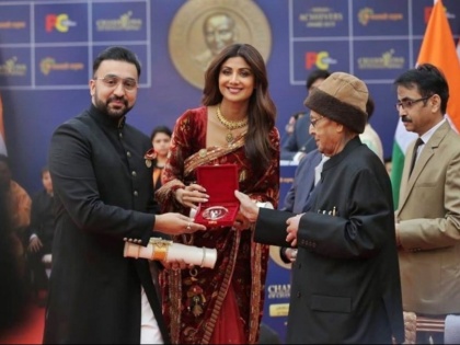 Why Shilpa and Raj get 'Champion of Change Award' | आखिर क्यों शिल्पा और राज को मिला 'चैंपियन ऑफ चेंज अवॉर्ड', 'स्वच्छ भारत अभियान' से है कनेक्शन