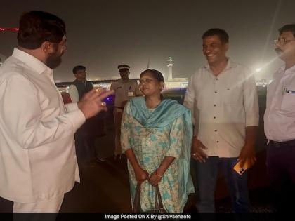 Eknath Shinde Flies Kidney Patient Mumbai She Misses Flight Everyone saluting Deputy Chief MinisterJalgaon to Mumbai by chartered plane see video | हर कोई कर रहा सलाम?, किडनी मरीज की उड़ान छूटी, उपमुख्यमंत्री शिंदे ने गुर्दा की बीमारी से जूझ रही महिला को चार्टर्ड विमान से जलगांव से मुंबई पहुंचाया, देखें वीडियो