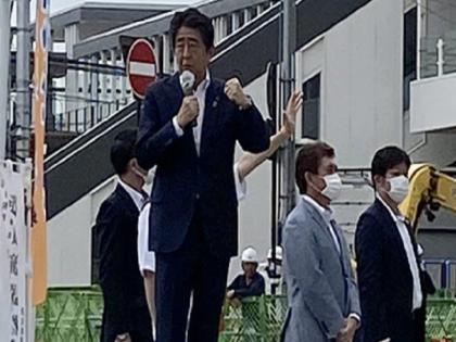 watch video moment Japan Ex PM Shinzo Abe shot while his speech | शिंजो आबे को जब भाषण के दौरान सड़क किनारे मारी गई गोली, सामने आया घटना का सनसनीखेज वीडियो