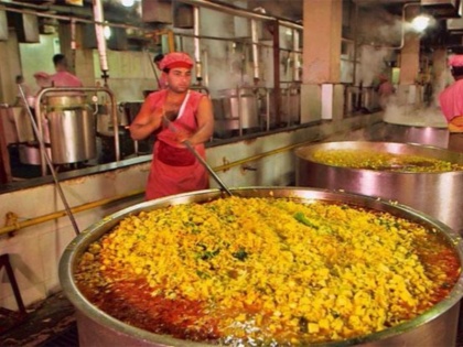 India's top 5 jumbo kitchens across Indian serve thousands everyday for free | भारत के ये 5 'जम्बो किचन' रोजाना हजारों लोगों का फ्री में भरते हैं पेट