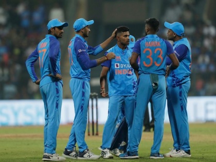 Ind Vs SL 1st T20 11th consecutive win India against Sri Lanka in completed T20Is played in India Barinder Sran Praghyan Ojha noida Shivam Mavi  | Ind Vs SL 1st T20: भारत की 11वीं लगातार जीत, नोएडा के मावी ने किया धमाका, डेब्यू मैच में 4 विकेट लेने वाले तीसरे भारतीय, टीम इंडिया 1-0 से आगे