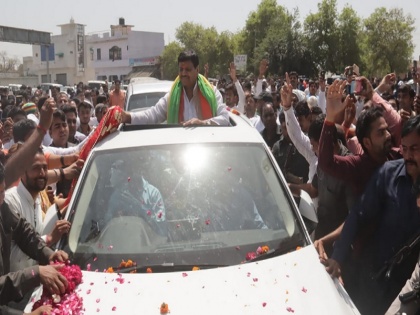 Aditya won't fight Shivpal from this seat, Shivpal came to Lucknow, his son took charge of the campaign | Badaun Lok Sabha constituency: शिवपाल नहीं आदित्य लड़ेंगे बदायूं सीट से चुनाव, शिवपाल लखनऊ आए, बेटे ने संभाली प्रचार की कमान