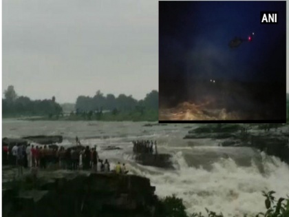 Madhya Pradesh 5 swept away during picnic at waterfall 27 rescued in shivpuri | MP: झरने में फंसे सभी 45 लोग बचाए गए, 10 घंटे चला रेस्क्यू ऑपरेशन