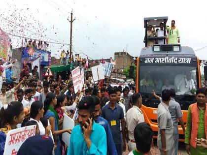 Madhya Pradesh: Twist in CM Yatra pathrao case, man claim for forceful statements | मध्य प्रदेशः मुख्यमंत्री यात्रा पर पथराव मामले में गवाह का दावा, पुलिस ने आरोपियों के खिलाफ जबरदस्ती लिए बयान