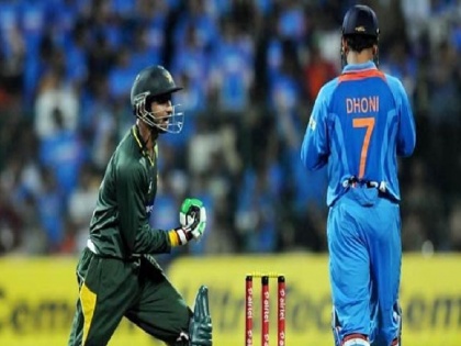 Shoaib Malik takes a dig at Team India on Christmas, Indian fans give him a befitting reply | शोएब मलिक ने क्रिसमस विश के बहाने की टीम इंडिया का मजाक उड़ाने की कोशिश, फैंस ने दिया जोरदार जवाब