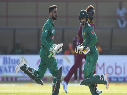 Shoaib Malik, Mohammad Hafeez back in Pakistan’s T20I squad for Bangladesh series | PAK vs BAN: पाकिस्तान टी20 टीम में शोएब मलिक और हफीज की वापसी, आमिर और वहाब रियाज बाहर