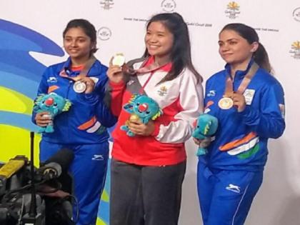 commonwealth games 2018 shooting mehuli ghosh wins 10m air rifle silver apurvi chandela settled for bronze | CWG 2018: शूटिंग में 17 साल की मेहुली ने किया कमाल, अपूर्वी को ब्रॉन्ज से करना पड़ा संतोष commonwealth games 2018 shooting mehuli ghosh wins 10m air rifle silver apurvi chandela settled for bronze | CWG 2018: शूटिंग में 17 साल की मेहुली ने किया कमाल, अपूर्वी को ब्रॉन्ज से करना पड़ा संतोष